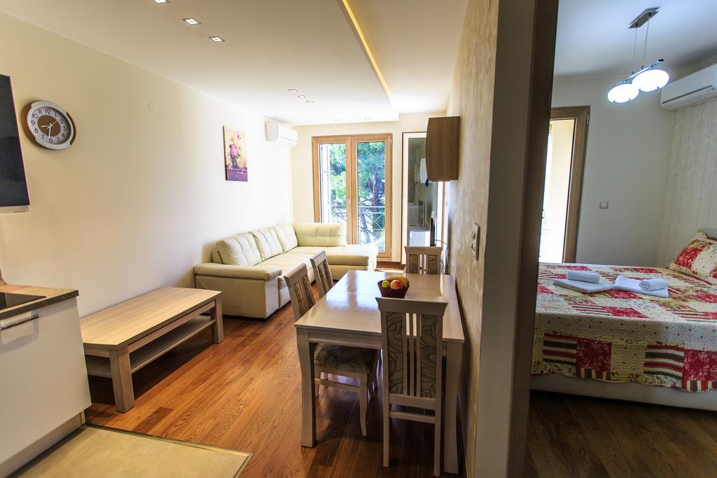 De Lux Apartments Petrovac Exterior photo